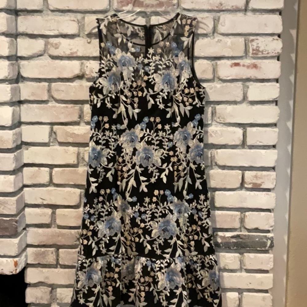 New With Tags White House Black Market Floral Dress, Size 12.